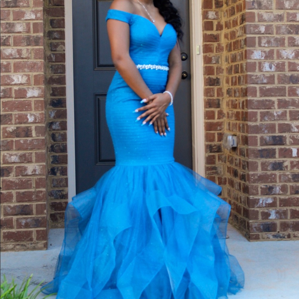 PROM DRESSSS!!!! - Picture 2 of 4